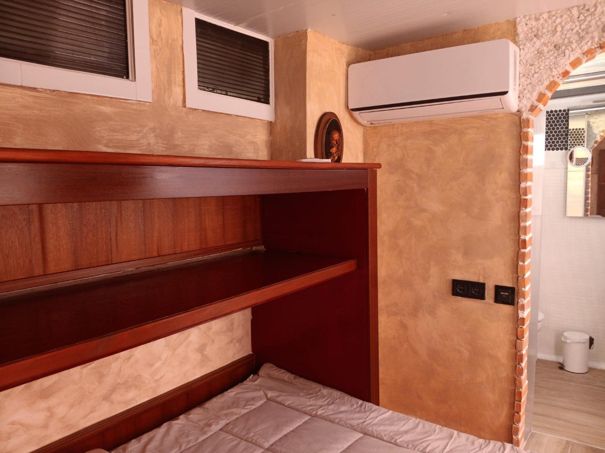 Tiny House Hotel Puebla de Vallbona Buitenkant foto
